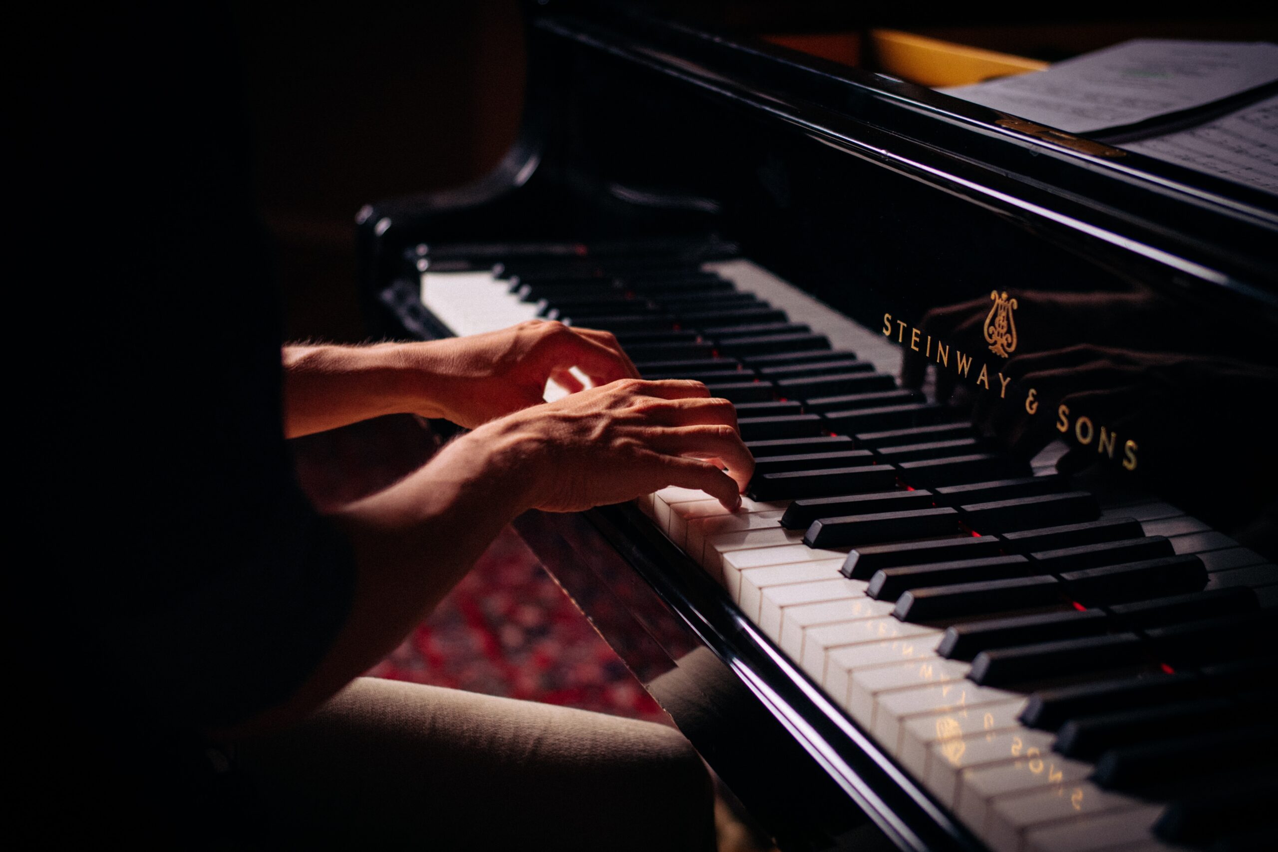 hand-playing-piano2